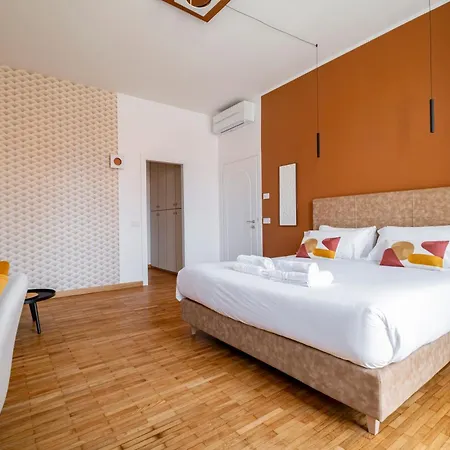 Urbanicooh Cavour Rooms&suite 3*