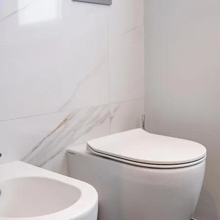 Urbanicooh Cavour Rooms&suite בולוניה