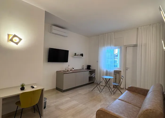 Urbanicooh Galleria Cavour 3 게스트하우스 3*