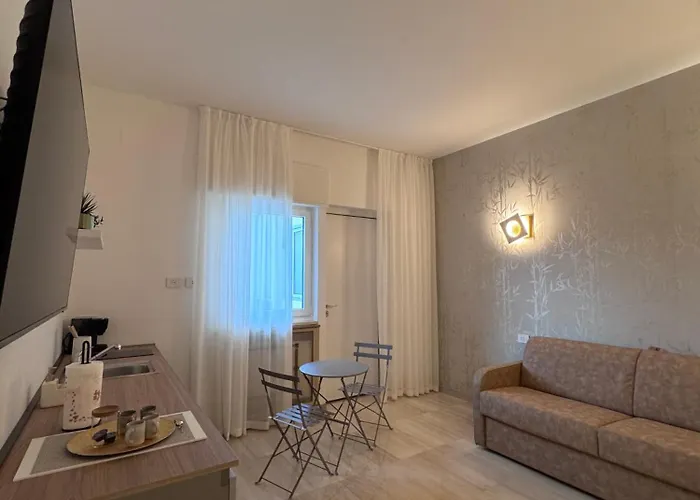 Urbanicooh Galleria Cavour 3 Affittacamere 3*