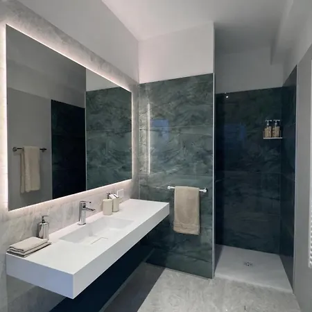 Urbanicooh Cavour Rooms&suite 3* Bologna
