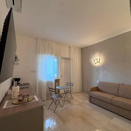 Urbanicooh Cavour Rooms&suite Affittacamere 3*